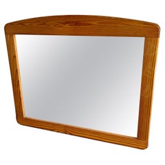 Specchio da parete in pino scandinavo di metà secolo con piano curvo