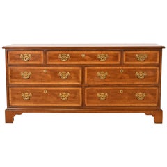Henredon Georgian Banded Mahogany Seven-Drawer Dresser or Credenza
