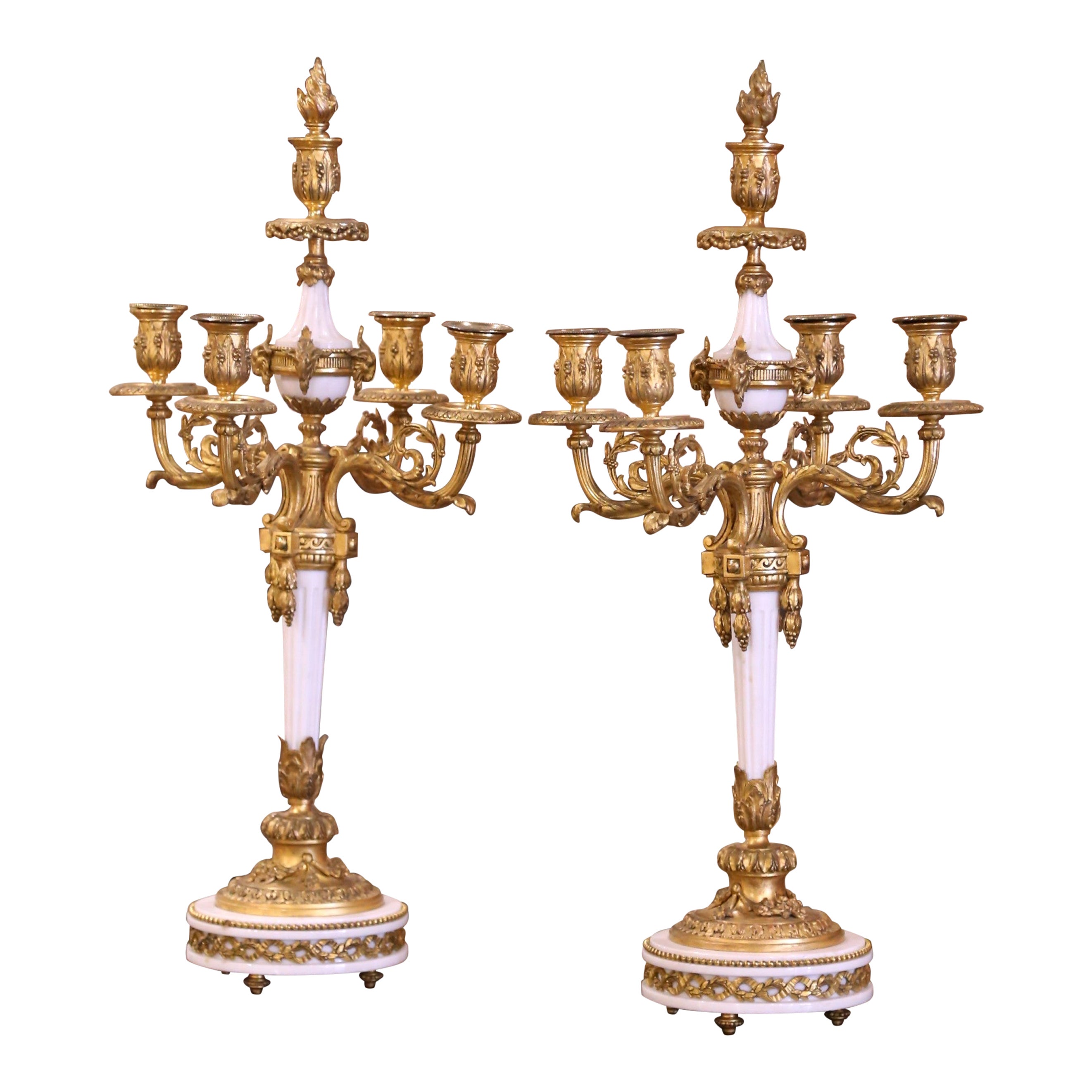 Coppia di candelabri francesi Luigi XVI del XIX secolo in bronzo e marmo bianco