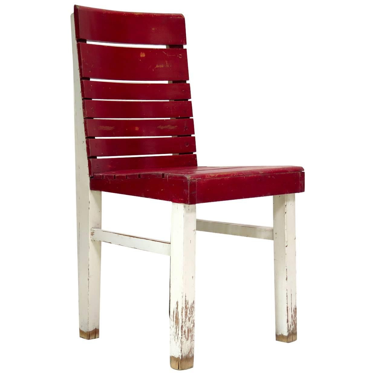 Roter und weiß bemalter „Fischel“-Stuhl, Frankreich, ca. 1920er-1930er Jahre
