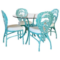 Mesa de comedor de exterior con hoja de palma escultórica de la Regencia Costera de mediados del siglo XX y C