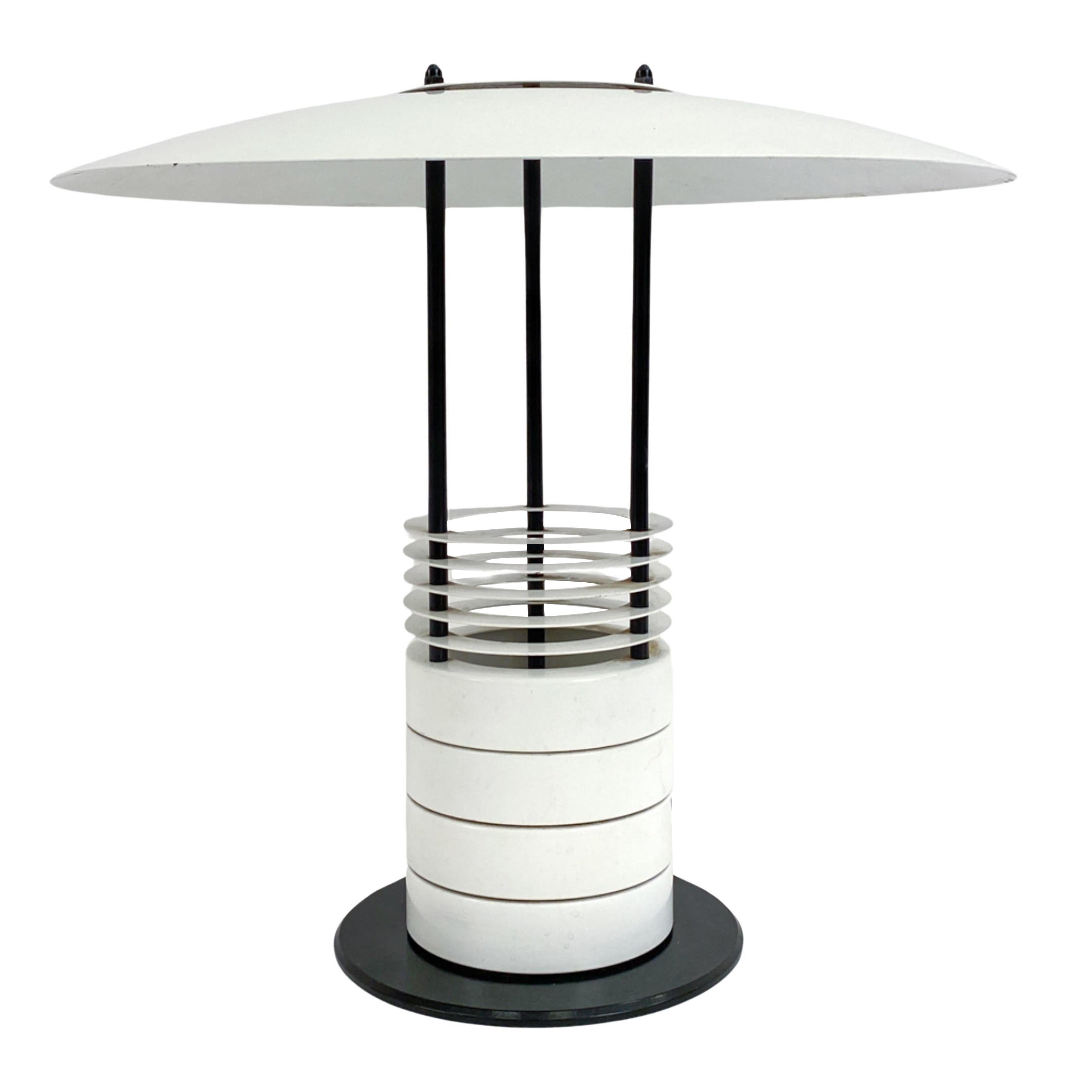 Lampada da tavolo danese postmoderna in metallo bianco di Jørgen Buchwald