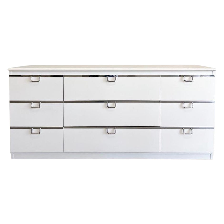 Mid Century Modern Lane's 9 Schubladen Credenza weiß lackiert Chromgriffe