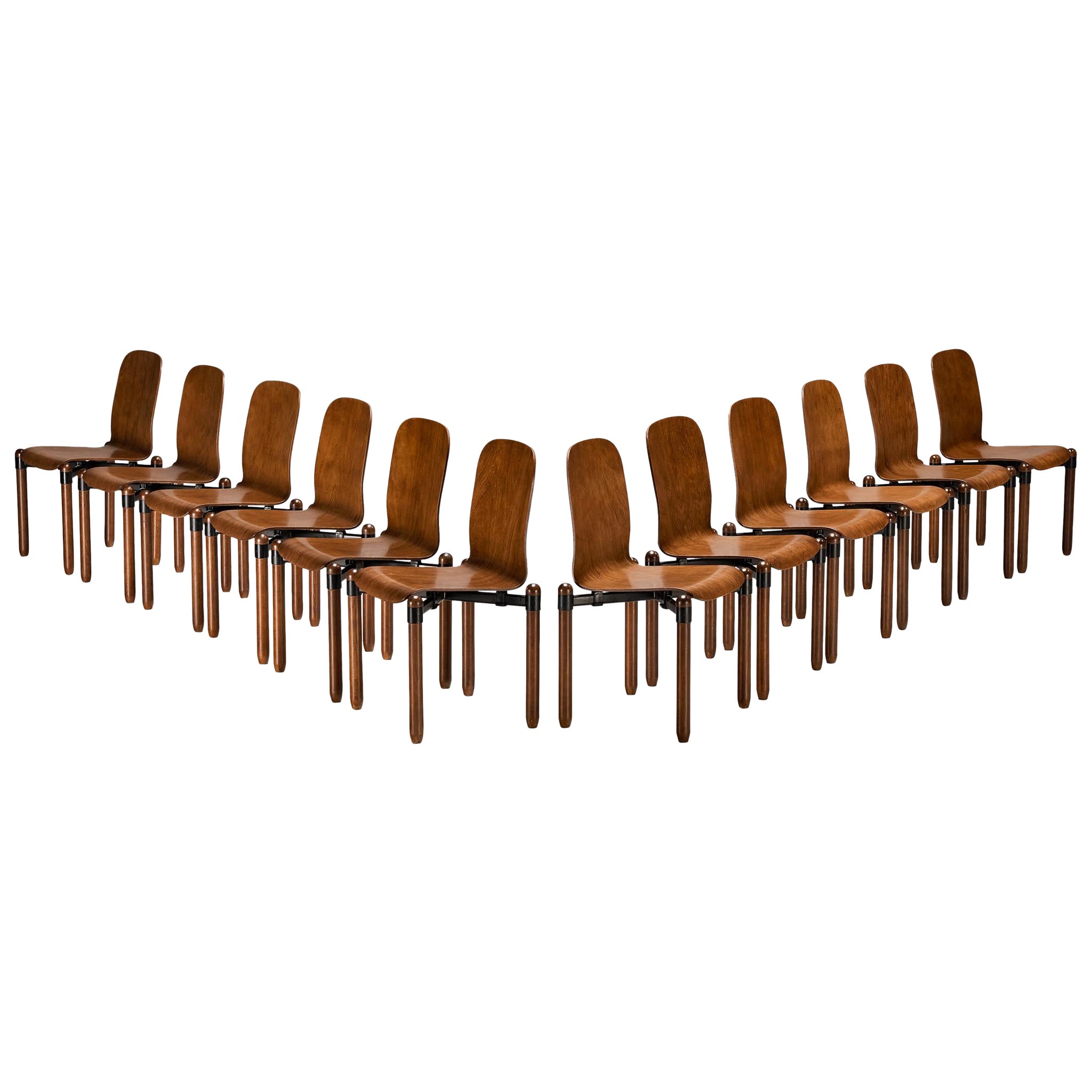 Gran Conjunto de Sillas de Comedor Modernistas de Madera y Metal