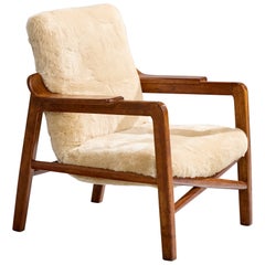 Edvard und Tove Kindt-Larsen, Loungesessel, Teakholz, Shearling, Dänemark, 1940er Jahre