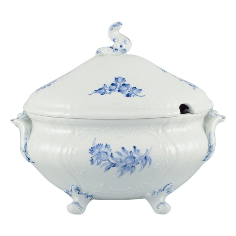 Royal Copenhagen, Fiore blu Juliane Marie. Grande zuppiera con coperchio in porcellana