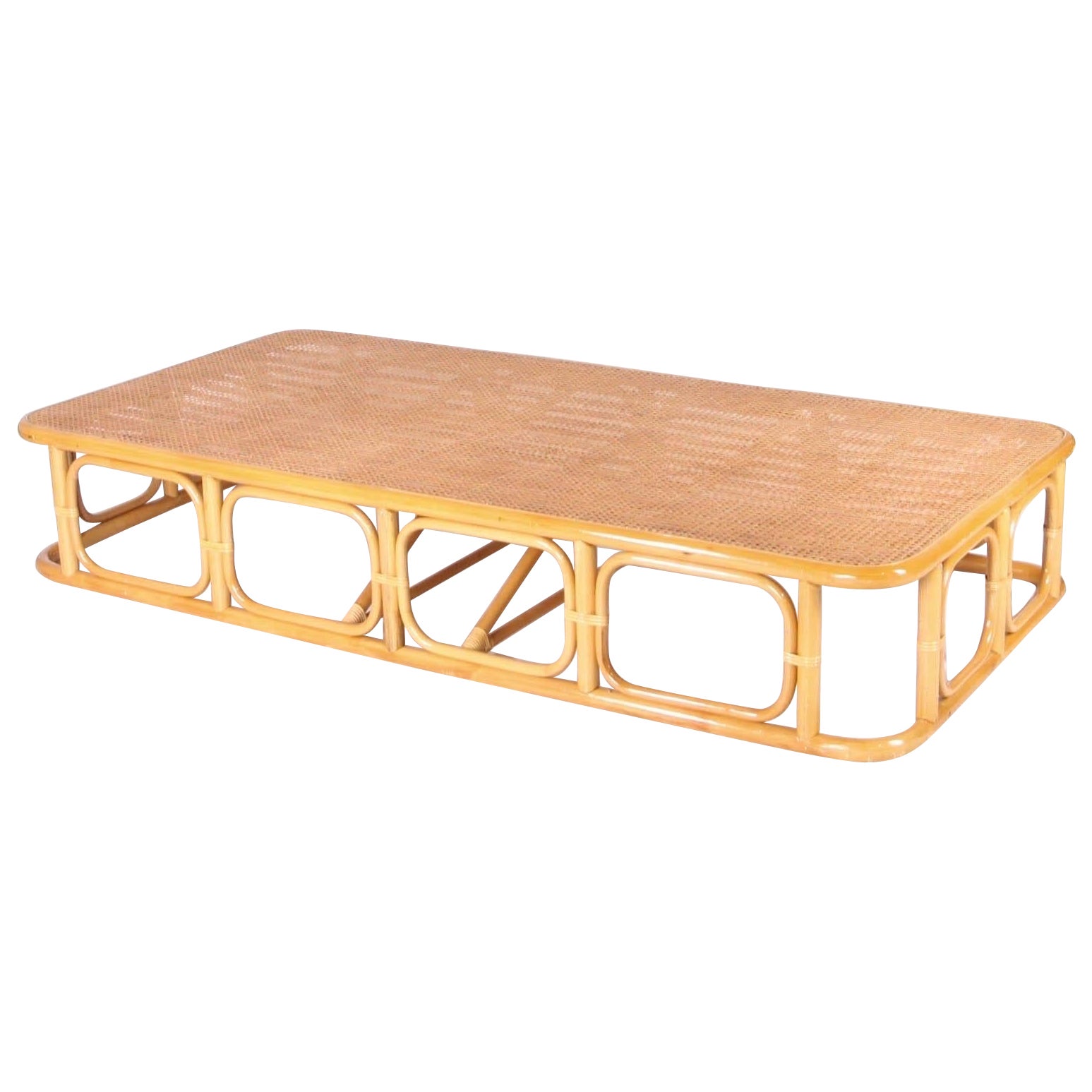 Grande table basse en rotin et cannage