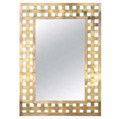 Miroir rectangulaire encadré de laiton. France vers 1960.