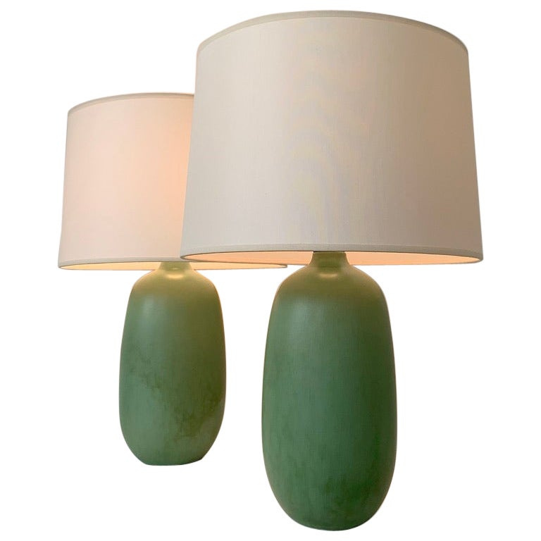 Paire de lampes de table en céramique vertes signées Vallauris, circa 1950, France.