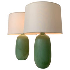 Paire de lampes de table en céramique vertes signées Vallauris, circa 1950, France.