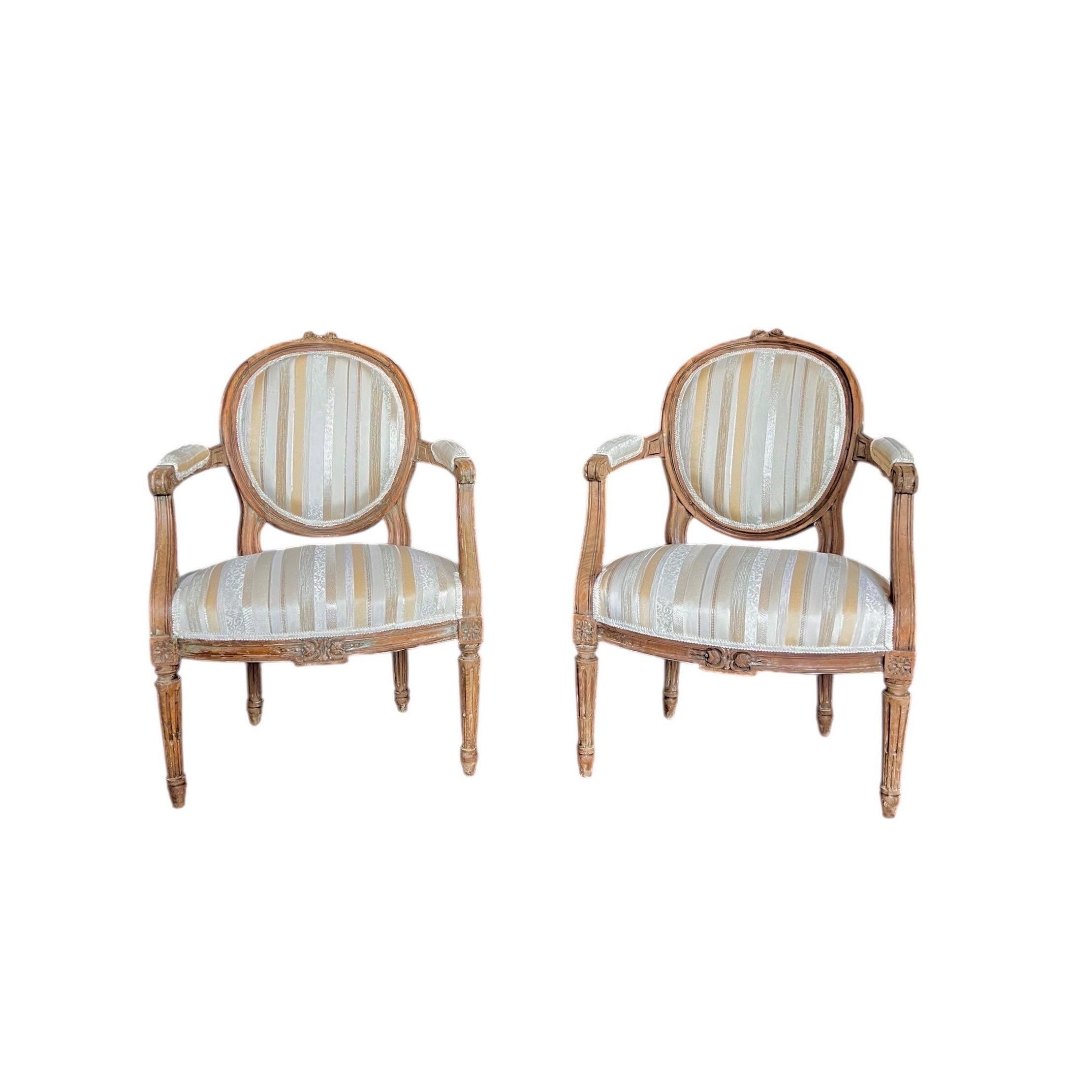 French pair of Louis XVI period medallion cabriolet armchairs - 18th - France