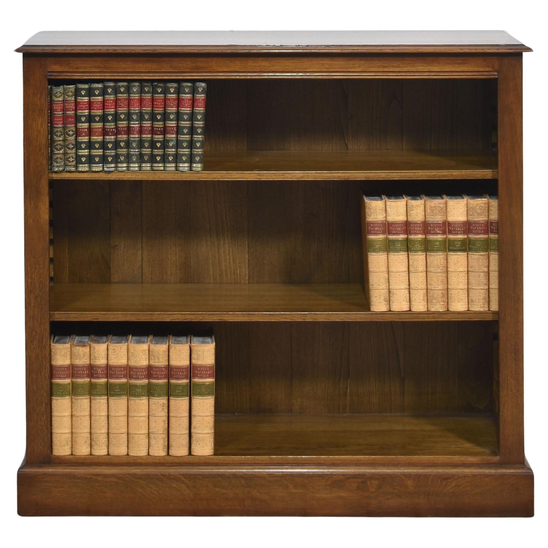 Librerías abiertas de roble