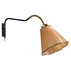 Schwedische Designerin, Wandleuchte, Messing, Metall, Stoff, Schweden, ca. 1940er Jahre