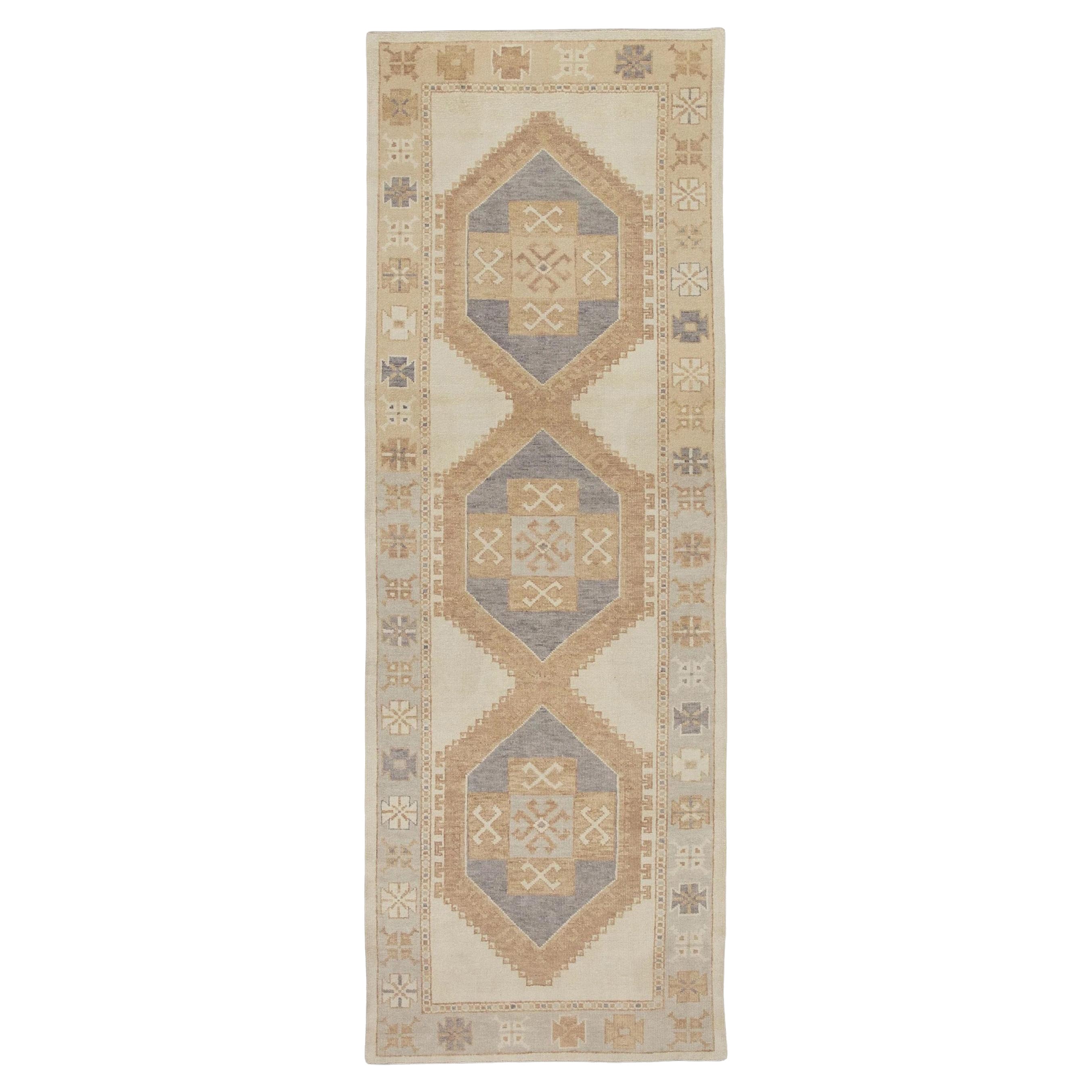 Tan & Purple Handwoven Wool Turkish Oushak Runner 4'2" x 12'1" (Lana turca tejida a mano)