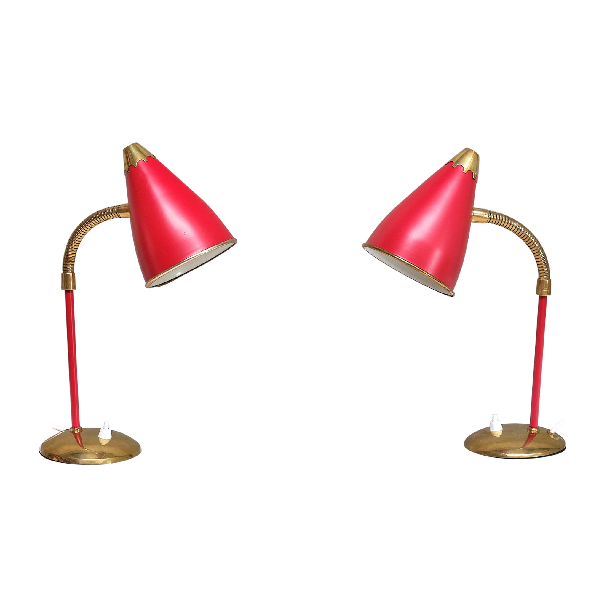 Paire de lampes de bureau réglables TR & Co en métal rouge et laiton, Norvège, années 1960