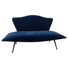 Banco loveseat italiano de los años 50 en terciopelo verde azulado