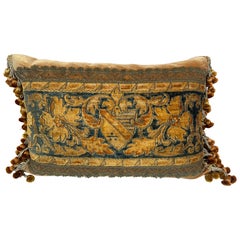 A.I.C. Coussin en velours italien avec frange à pompons