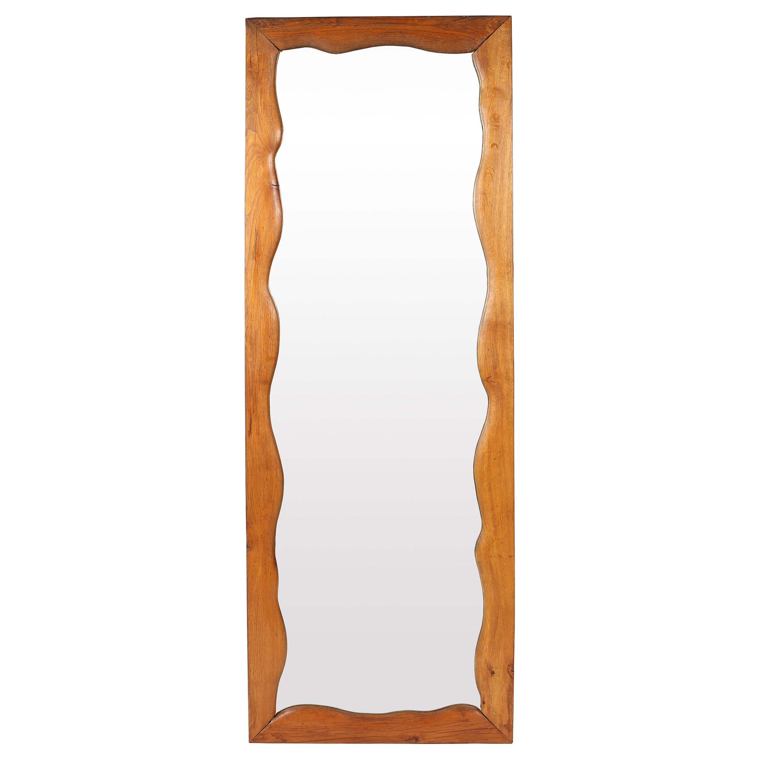 Grande specchio da terra francese della metà del secolo scorso con cornice a forma libera in Oak in vendita