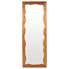 Grande specchio da terra francese della metà del secolo scorso con cornice a forma libera in Oak