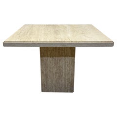 Mesa cuadrada de comedor o centro en travertino pulido italiano, años 70