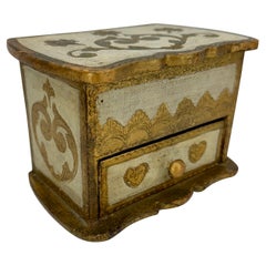 Pequeña cajonera italiana florentina para joyas en miniatura