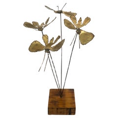 Escultura caprichosa de latón y madera al estilo de Curtis Jere
