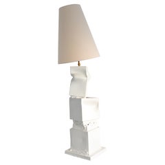 Grande lampada da terra/da tavolo in ceramica bianca, paralume in tela naturale. Prodotto in Italia