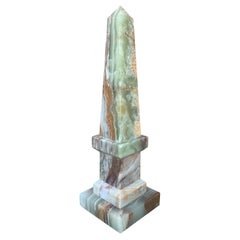Obelisco neoclásico de mármol macizo ónice verde y marrón