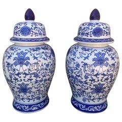 Pareja de grandes jarras de jengibre de porcelana azul y blanca Chinoiserie