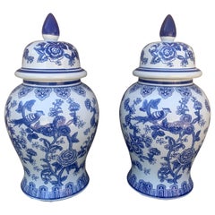 Pareja de grandes jarras de jengibre de porcelana azul y blanca Chinoiserie