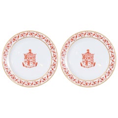 Pair of Red Armorial Dishes, Nunquam Obliviscar 'I Shall Never Forget'