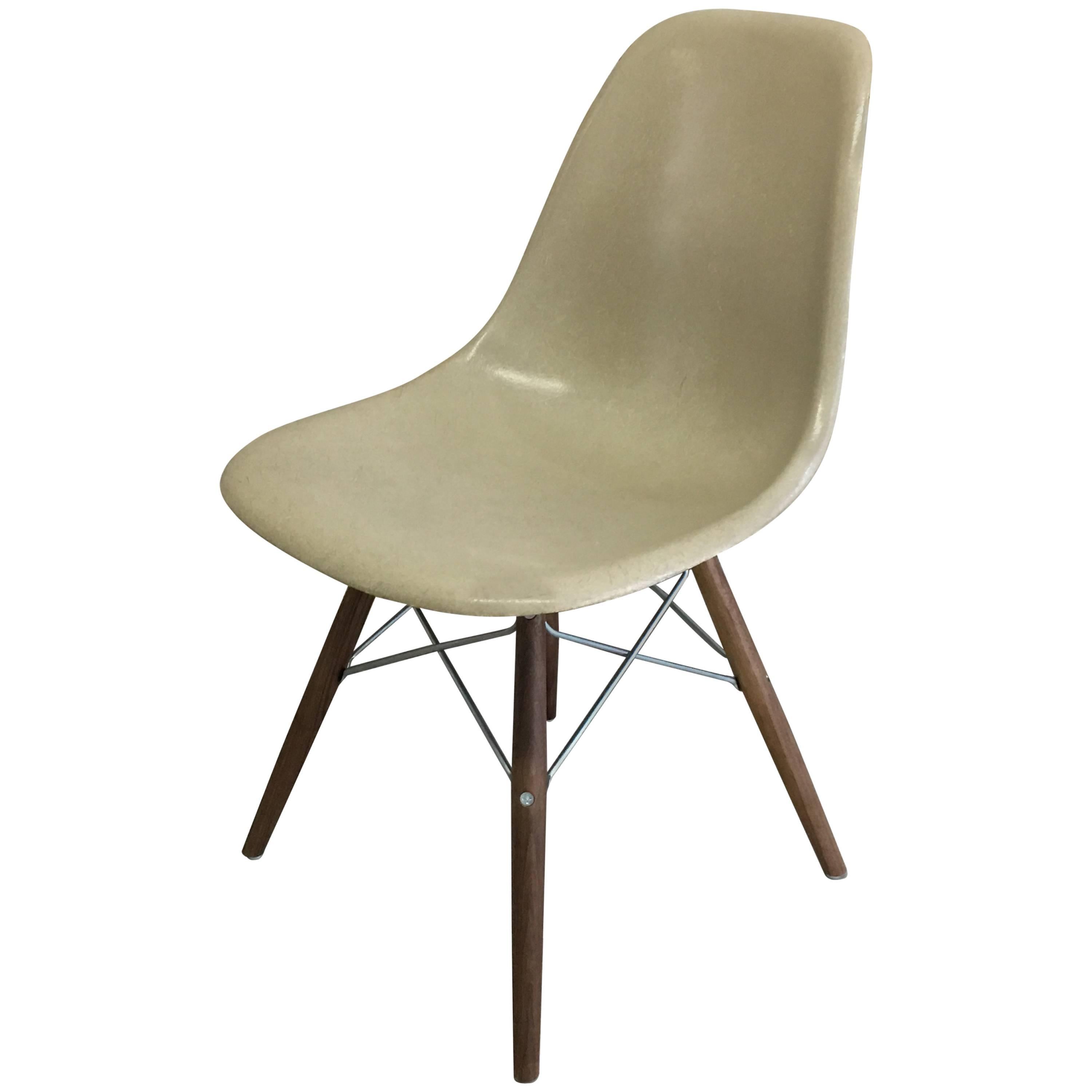 4 Herman Miller Eames Greige DSW Dining Chair