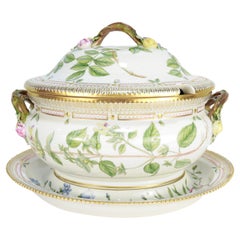 Royal Copenhagen 'Flora Danica' Porcelaine 5 Qt. Grande soupière et sous-assiette n° 35