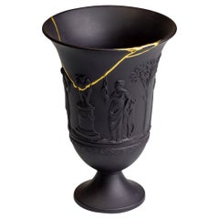 Vaso in basalto nero Wedgwood con riparazione Kintsugi