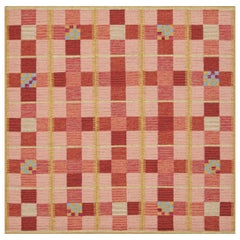 Rug & Kilims quadratischer Teppich im skandinavischen Stil mit roten und rosa geometrischen Mustern
