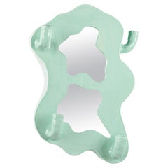 Clouds Series - Handgefertigter beleuchteter Wandspiegel aus salbeigrün glasierter Keramik