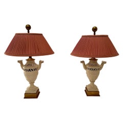 Incroyable paire de lampes de table européennes percées en céramique avec poignées en forme de tête d'animal