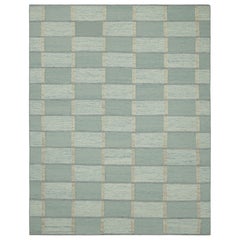 Alfombra de estilo escandinavo de Rug & Kilim con motivos geométricos azules y detalles en beige