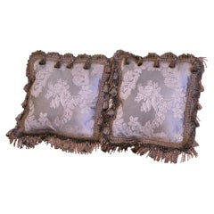 Pareja de Cojines Decorativos de Tejido de Seda Bordado Antiguo Francés