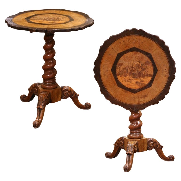 Table à bascule en noyer sculpté avec scène de village, Suisse, 19e siècle en vente