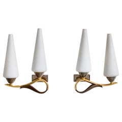 Französischer Designer, Wandleuchten, Messing, Glas, Frankreich, 1950er Jahre