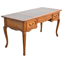 Baker Furniture Französische Provence Louis XV geschnitzter Eichenholz-Büro-Schreibtisch mit Lederplatte
