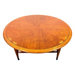 Mid Century Modern Couchtisch aus Nussbaumholz von Lane Furniture