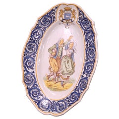 Placa mural ovalada pintada a mano por Henriot Quimper, Francia, principios del siglo XX