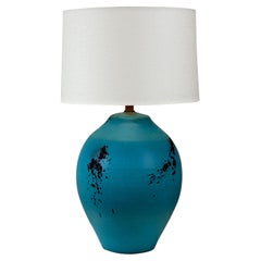 Lampada da tavolo a scala grande con smalto blu