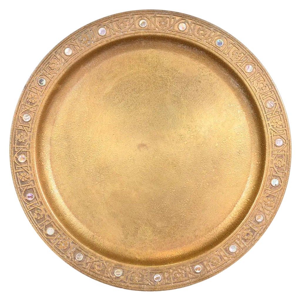 Tiffany Studios Nueva York Plato Cargador o Bandeja Doré de Bronce con Incrustaciones de Abulón en venta