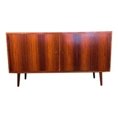 Credenza danesa de palisandro de mediados de siglo de Carlo Jensen para Hundevad & Co, años 60