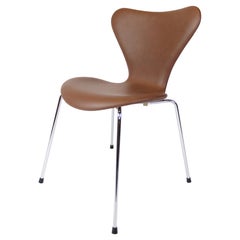 Silla Serie Siete Modelo 3107 En Piel Nogal Elegance By Arne Jacobsen