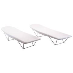 Pair of 1960s Fiberglass Outdoor Chaise Longue Chairs in Excellent Condition