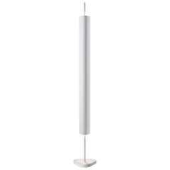Lámpara de pie Emi de aluminio y PMMA en blanco roto de Erwan Bouroullec, 2023